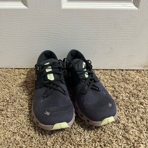 Women’s on cloud x